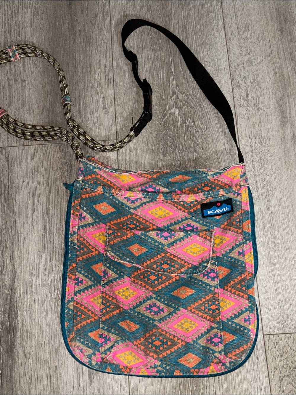 KAVU Keeper Boho Crossbody Purse Southwest Tribal Geometric Canvas Bag